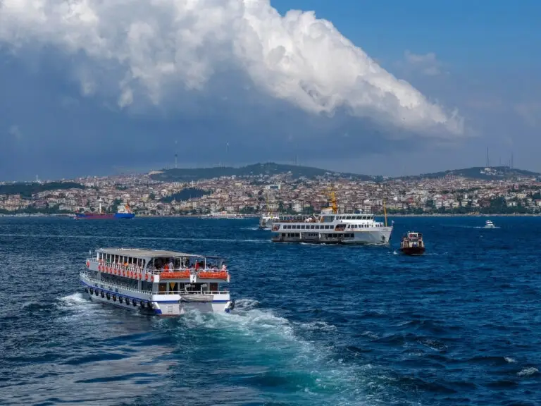 boat-tour-on-the-bosphorus